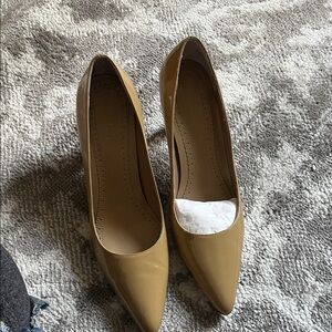 Brooks Brothers Tan Women's Heels